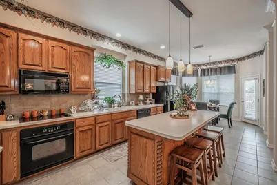 2404 Aramic Court, Arlington, TX 76001 - Photo 10