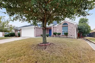729 Ridgehill Dr, Burleson, TX 76028 - Photo 4