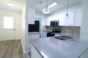 605 Carriagehouse Ln, Garland, TX 75040 - Photo 2