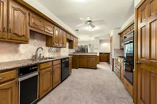 2813 S Country Club Rd, Garland, TX 75043 - Photo 14