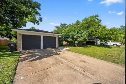 205 Volunteer Drive, Arlington, TX 76014 - Photo 2