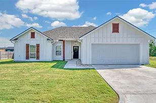 910 S Avenue J, Clifton, TX 76634 - Photo 2