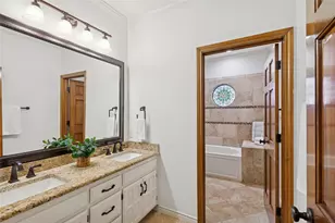 2900 Oak Trail Ct, Arlington, TX 76016 - Photo 26