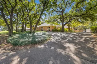 2900 Oak Trail Ct, Arlington, TX 76016 - Photo 2