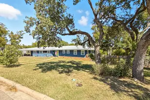 625 E Whitney St, Hamilton, TX 76531 - Photo 2