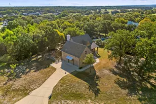 516 Lydia Ln, Granbury, TX 76049 - Photo 2