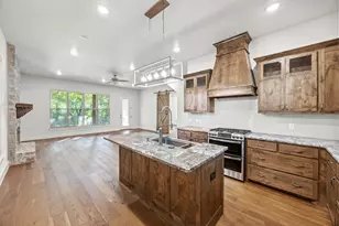 516 Lydia Ln, Granbury, TX 76049 - Photo 6