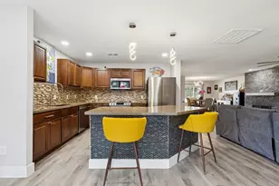 208 Oxford Dr, Roanoke, TX 76262 - Photo 8