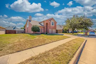 1009 Windsor Dr, Saginaw, TX 76179 - Photo 2