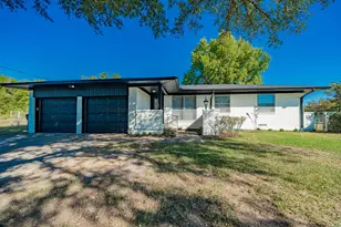 802 Division St, Greenville, TX 75401 - Photo 1