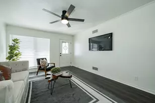 802 Division St, Greenville, TX 75401 - Photo 6