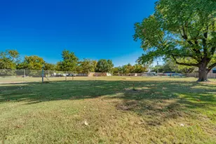 802 Division St, Greenville, TX 75401 - Photo 32