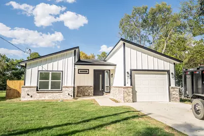 316 Beckham Street W, Sulphur Springs, TX 75482 - Photo 1