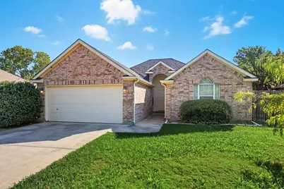 516 Oak Lake Street, Lake Dallas, TX 75065 - Photo 1