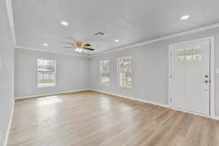 910 S Seaman St, Eastland, TX 76448 - Photo 4