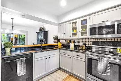 1805 Lakecrest Court, Carrollton, TX 75006 - Photo 10