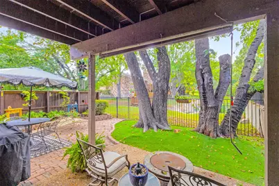 1805 Lakecrest Court, Carrollton, TX 75006 - Photo 26