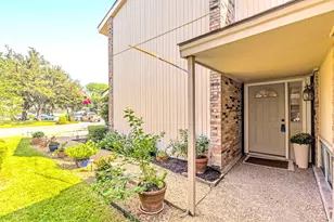 1805 Lakecrest Ct, Carrollton, TX 75006 - Photo 2