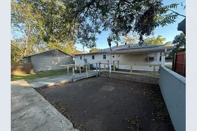 525 W Hanna Street, Denison, TX 75020 - Photo 2