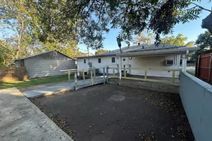 525 W Hanna St, Denison, TX 75020 - Photo 2