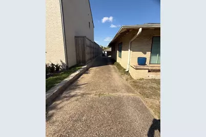 6365 Malcolm Drive, Dallas, TX 75214 - Photo 4