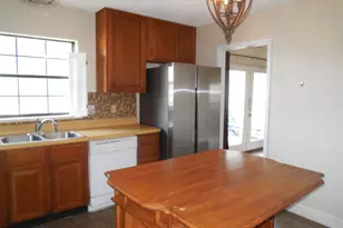 1220 Meadowbrook St, Ranger, TX 76470 - Photo 8