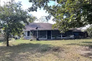 411 S Santa Fe St, Wolfe City, TX 75496 - Photo 24