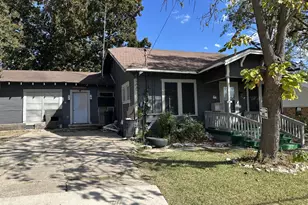 411 S Santa Fe St, Wolfe City, TX 75496 - Photo 2