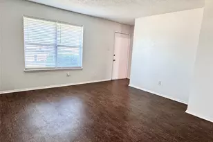 441 SW Thomas St, Burleson, TX 76028 - Photo 4