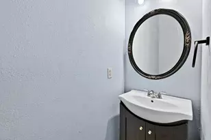 2505 Classic Ct W, Bedford, TX 76021 - Photo 18