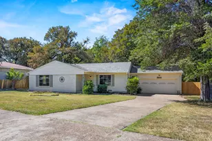 2215 Mack Ln, Dallas, TX 75227 - Photo 2