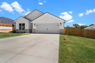 16513 Crossing Cir, Lindale, TX 75771 - Photo 2