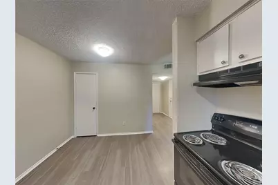 852 Summercrest Boulevard #B, Burleson, TX 76028 - Photo 4