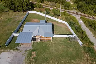 401 Barker St, Bowie, TX 76230 - Photo 24