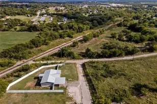 401 Barker St, Bowie, TX 76230 - Photo 22