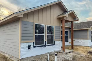 610 S 28th St, Corsicana, TX 75110 - Photo 2