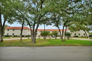 1401 Forest Edge Dr, Arlington, TX 76013 - Photo 1