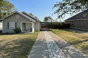 712 Narrow St, Weatherford, TX 76086 - Photo 1