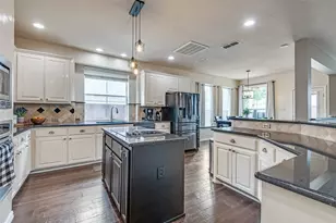 2804 Stonehurst Dr, Grapevine, TX 76051 - Photo 8