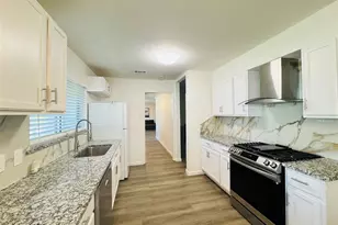 2118 Rock Creek Dr, Grand Prairie, TX 75050 - Photo 8