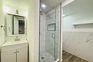 2118 Rock Creek Dr, Grand Prairie, TX 75050 - Photo 22