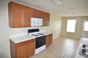 1421 Queens Brook Ln, Fort Worth, TX 76140 - Photo 8