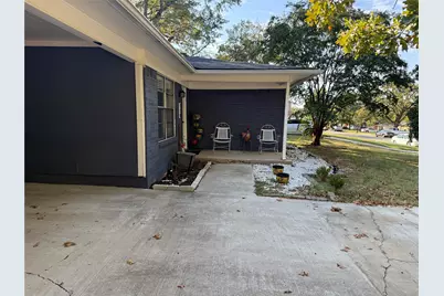 110 S Hickory Avenue, Denison, TX 75020 - Photo 2