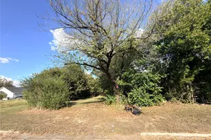 417 N 3rd St, Corsicana, TX 75110 - Photo 1