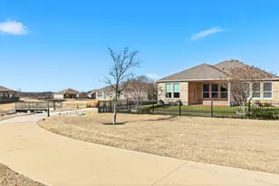 900 Memorial Dr, Little Elm, TX 76227 - Photo 4