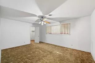 817 S Rusk St, Gainesville, TX 76240 - Photo 6