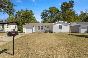 916 Zelda Dr, Hurst, TX 76053 - Photo 2