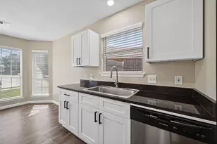 3001 Green Vista Ct, Grand Prairie, TX 75052 - Photo 14