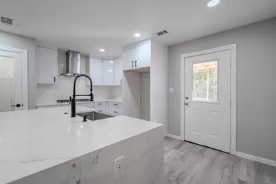 2105 Rosewood Street, Grand Prairie, TX 75050 - Photo 6