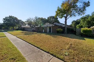 710 Waynelee Dr, Lancaster, TX 75146 - Photo 26